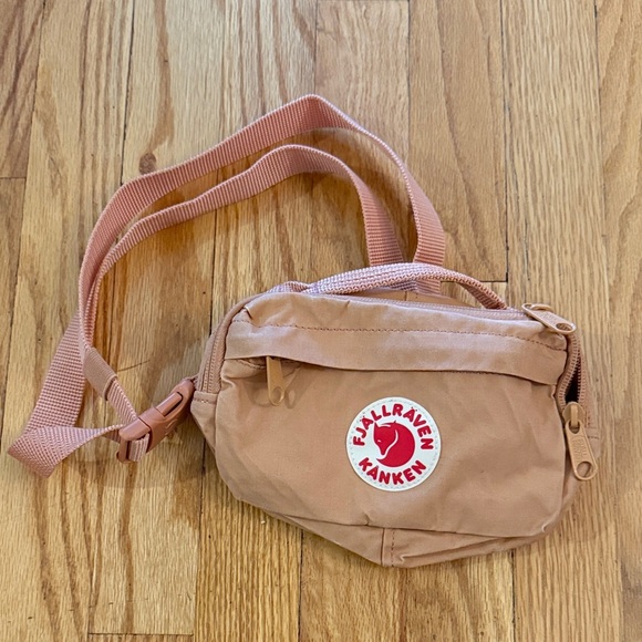 Fjällräven Kånken hip pack flesh Pink or Crossbody Bag great pre owned condition - Picture 1 of 4